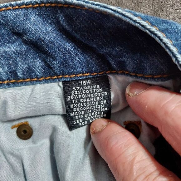 Relatively capris size 18W waist 41" inseam 24 - Picture 4 of 4